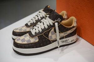 Calzado diseñado por el difunto estilista Virgil Abloh va a subasta y por una buena causa