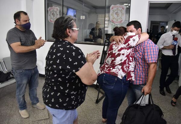 Comerciante tras su liberación: “Voy a pasar con mi hijo su cumple” - Nacionales - ABC Color