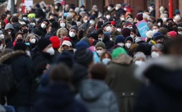 Alemania supera los 100.000 casos diarios de Covid por primera vez