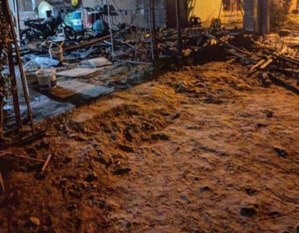 Crónica / Papá alhaja se discutió con su hija y ¡le quemó la casa y sus cosas!