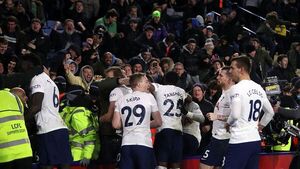 Bergwijn lleva al Tottenham a la locura en el minuto 97