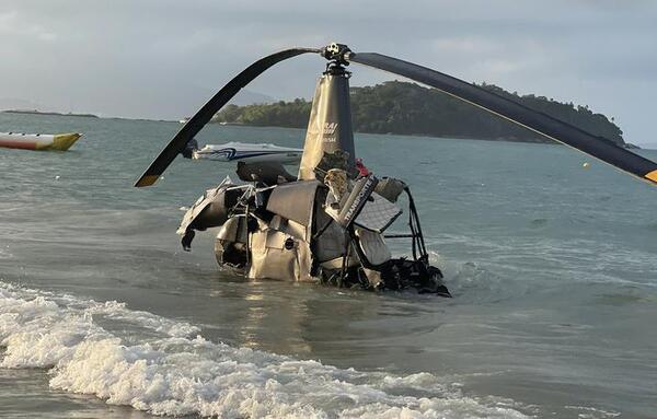Un helicóptero cayó en una playa de Brasil: hay tres heridos