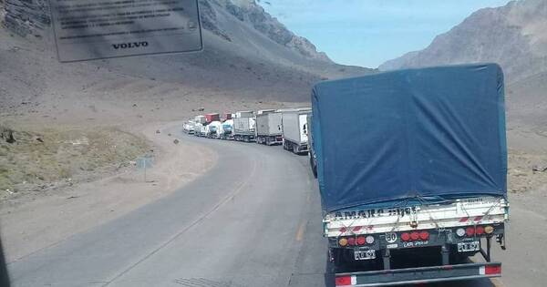 La Nación / Testeos covid generan filade casi 2.000 camiones