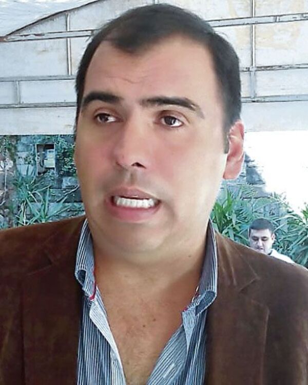 Pipo Díaz Verón liberó fondos a ONG integrada por su custodio policial - Nacionales - ABC Color