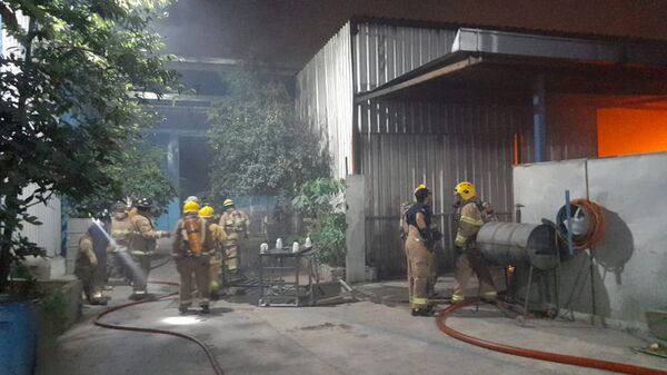 Incendio consume parte de metalúrgica en Fernando de la Mora - Nacionales - ABC Color