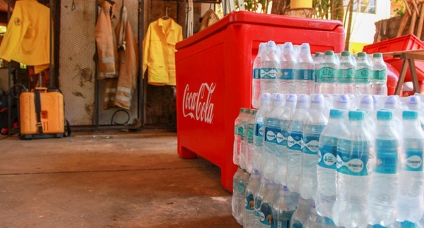 Coca-Cola entregó aportes a bomberos voluntarios