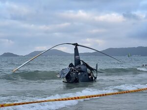 Tres heridos tras estrellarse un helicóptero en una playa de Florianópolis