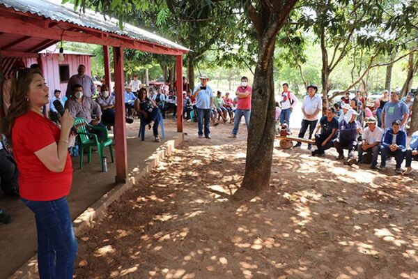 Presidenta del Indert impulsa arraigo campesino en la colonia Ignacio A. Pane, de San Juan Nepomuceno, Caazapá