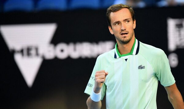 Medvedev elimina a Kyrgios y potencia favoritismo en el Abierto de Australia