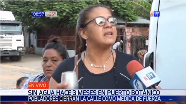 Pobladores de Puerto Botánico cierran calles por falta de agua