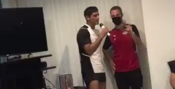 ¿Bautismo? Roque Santa Cruz le cantó a sus nuevos compañeros