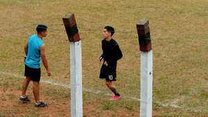 Crónica / Sin una pierna, sigue luchando por cumplir sus sueños de ser futbolista