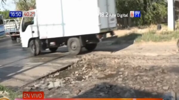 ¡Lamentable! Cráteres en casi 3D y agua servida en calles de MRA | Noticias Paraguay