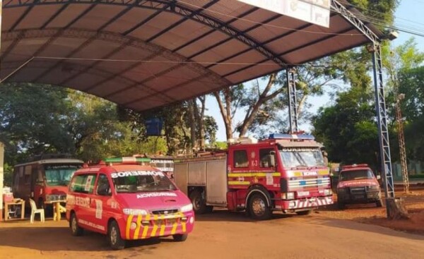 Bombero es asaltado en pleno combate contra un incendio