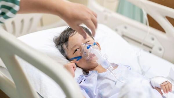 Director del Hospital Acosta Ñu reporta aumento de niños internados con neumonía por Covid-19