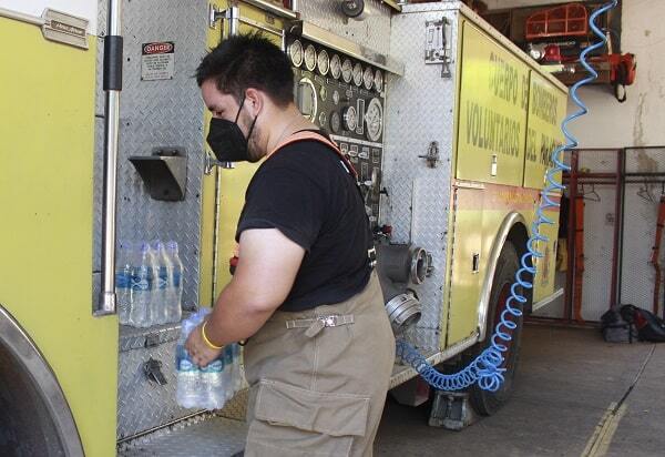 Multinacional de bebidas entrega donación a Bomberos Voluntarios