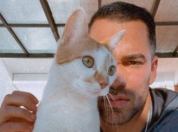 Crónica / ¡Ingueroviable! Subastará una cita para que conozcan a su gato