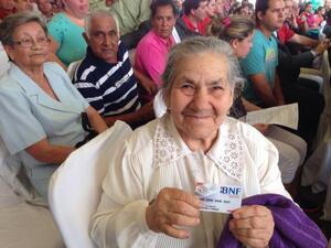 Entregarán tarjeta pensionaria a abuelitos de Franco - La Clave