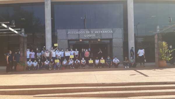 Funcionarios del Poder Judicial de Luque piden condiciones dignas de trabajo, hace 4 años trabajan sin aire acondicionado