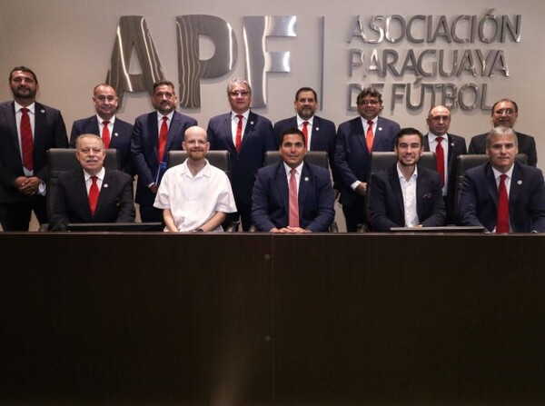 La APF abre sus puertas a representantes de la FIFA - APF