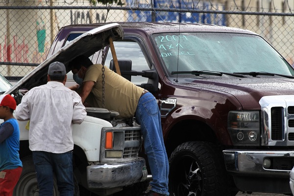 Gobierno de México regula autos ilícitos de EE.UU. con un polémico decreto - MarketData