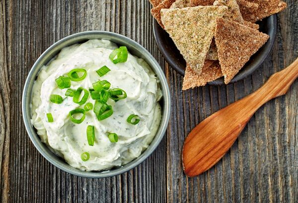 Salsa de queso y hierbas frescas perfecta para untar - Gastronomía - ABC Color
