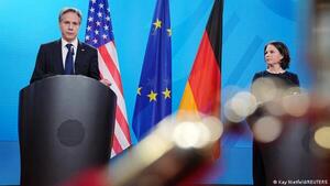 Jefe de la diplomacia estadounidense dice desde Berlín que Rusia revive la Guerra Fría con sus amenazas a Ucrania