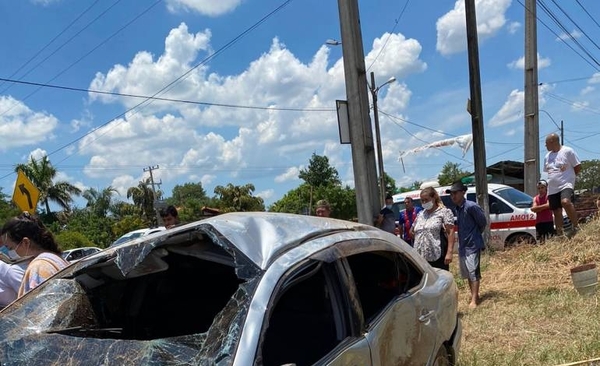 Diario HOY | Automóvil atropella una casilla: muere una joven madre y su hijo de 10 años queda grave