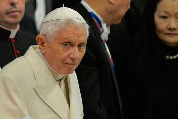 Benedicto XVI niega acusaciones y manifiesta “vergüenza” por los casos de pederastia - Mundo - ABC Color