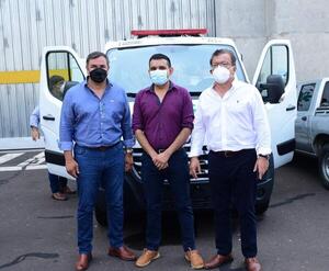 El Gobierno, a través de la EBY, fortalece la salud de Misiones con aporte económico y ambulancia