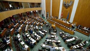 Austria aprueba multas de hasta 3.600 euros por no vacunarse