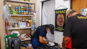 No solo ofrecía fideo y azúcar: Cayó despensera por vender crack a sus vecinos