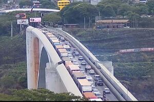 Persiste congestión en el tránsito a causa de la huelga en Brasil - ABC en el Este - ABC Color