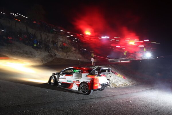 Ogier y Loeb se despegan del resto en Montecarlo