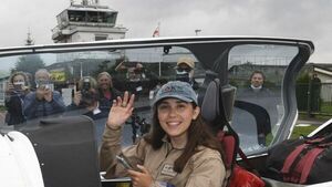 Récord mundial: Zara Rutherford se convierte en la piloto más joven en darle la vuelta al mundo