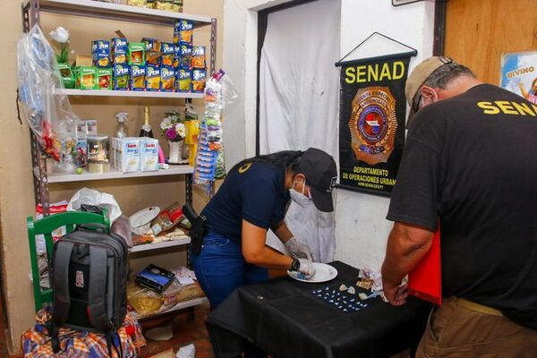 No solo ofrecía fideo y azúcar: Cayó despensera por vender crack a sus vecinos