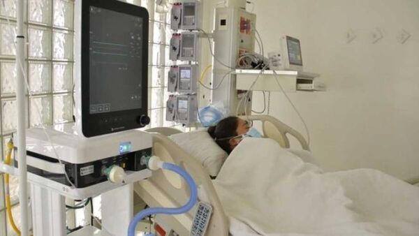 Angustioso llamado de mujer antivacuna desde una UCI: “Estoy a punto de morir por no creer”
