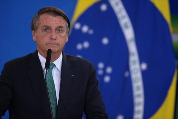 Bolsonaro dice que Surinam puede darle trato preferencial a Petrobras - MarketData