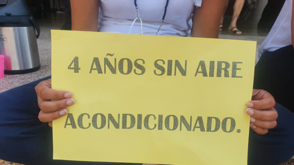 Funcionarios del Juzgado de Luque exigen acondicionadores de aire que hace 4 años no tienen