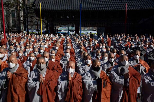 Miles de monjes se manifiestan en Seúl para exigir disculpas del Gobierno - Mundo - ABC Color