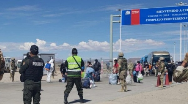 Chile ordenó el cierre de su frontera con Bolivia por brote de COVID entre sus funcionarios de aduana
