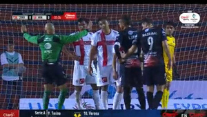 Crónica / [VIDEO] Arbitro estado’i para el partido para darse un respiro ndaje