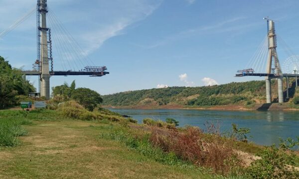 Extremos del Puente de la Integración están a 280 metros de unirse