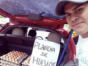 Crónica / Pelotero que vendía huevos y lavaba autos ¡ya arregló con un club de Primera!