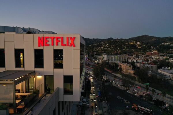 Netflix duplica sus beneficios anuales pese a bajar el ritmo de suscripciones - Cine y TV - ABC Color