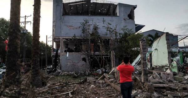 La Nación / Colombia: atentado con carro bomba deja un muerto y 20 heridos