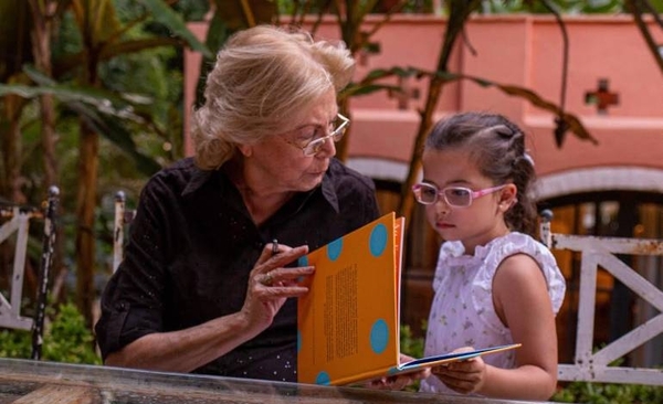 Diario HOY | “Las salamandras viajeras”, primer libro de cuentos infantil de Teresa María Gross Brown