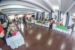 Emprendedores ofertaron sus productos en la UCI