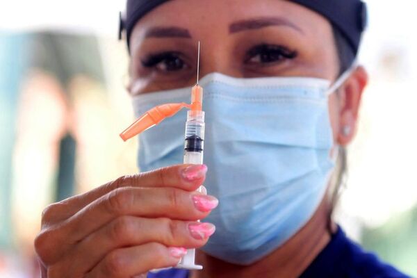 Dosis de refuerzo protege mejor contra ómicron, según CDC - Mundo - ABC Color
