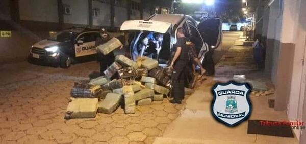 Foz de Iguazu: Vehículo paraguayo abandonado con mas de una tonelada de drogas